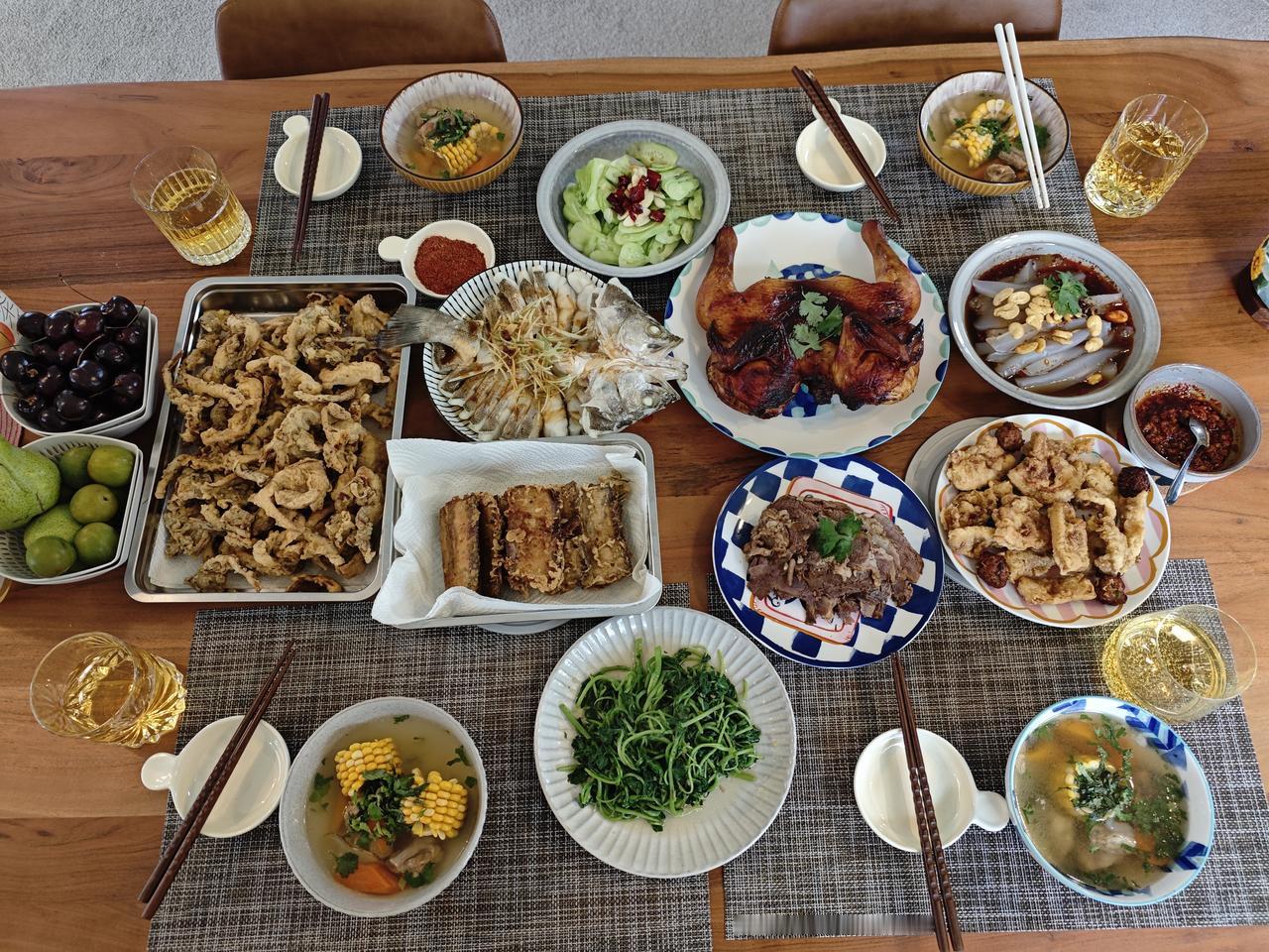 在奥克兰过中国年

今天除夕，尽管身在奥克兰，女儿女婿都不放假，我们也要过好咱们