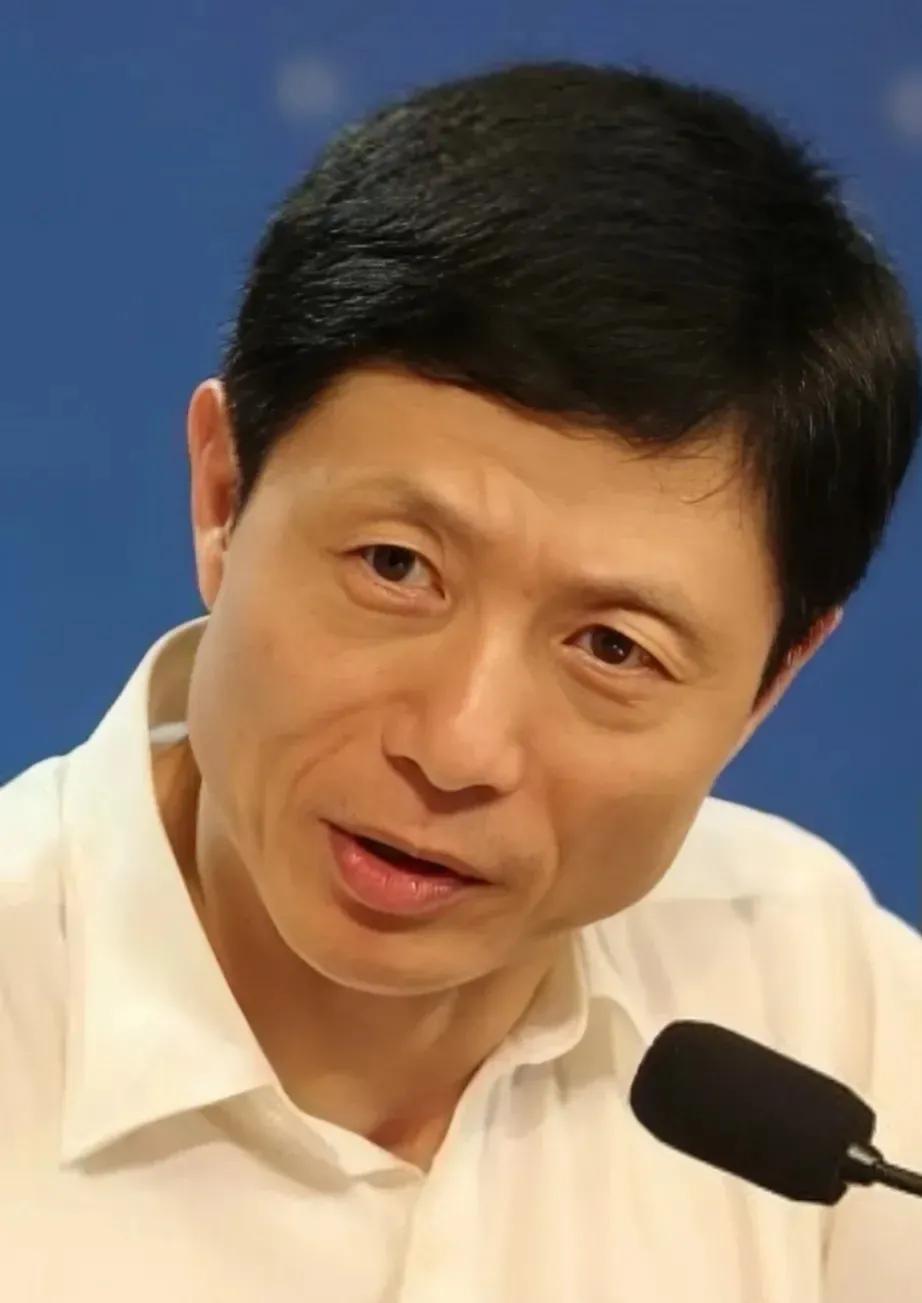 已故著名教育家艾跃进，提及娱乐圈女星的穿着时，发出灵魂叩问，“你看看，娱乐圈里的