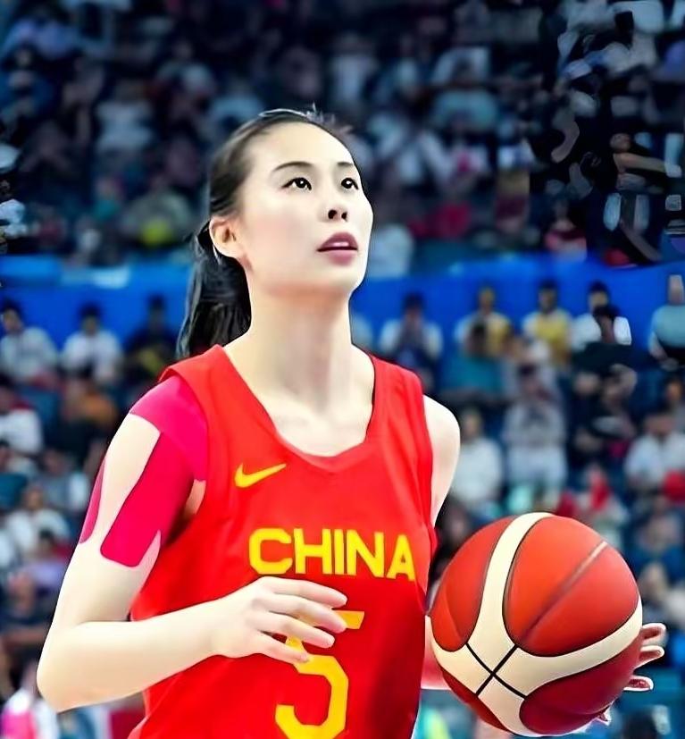 参考中国女篮十大后卫退役时的年龄，王思雨还能打几年？

丛学娣，30岁退役
苗立