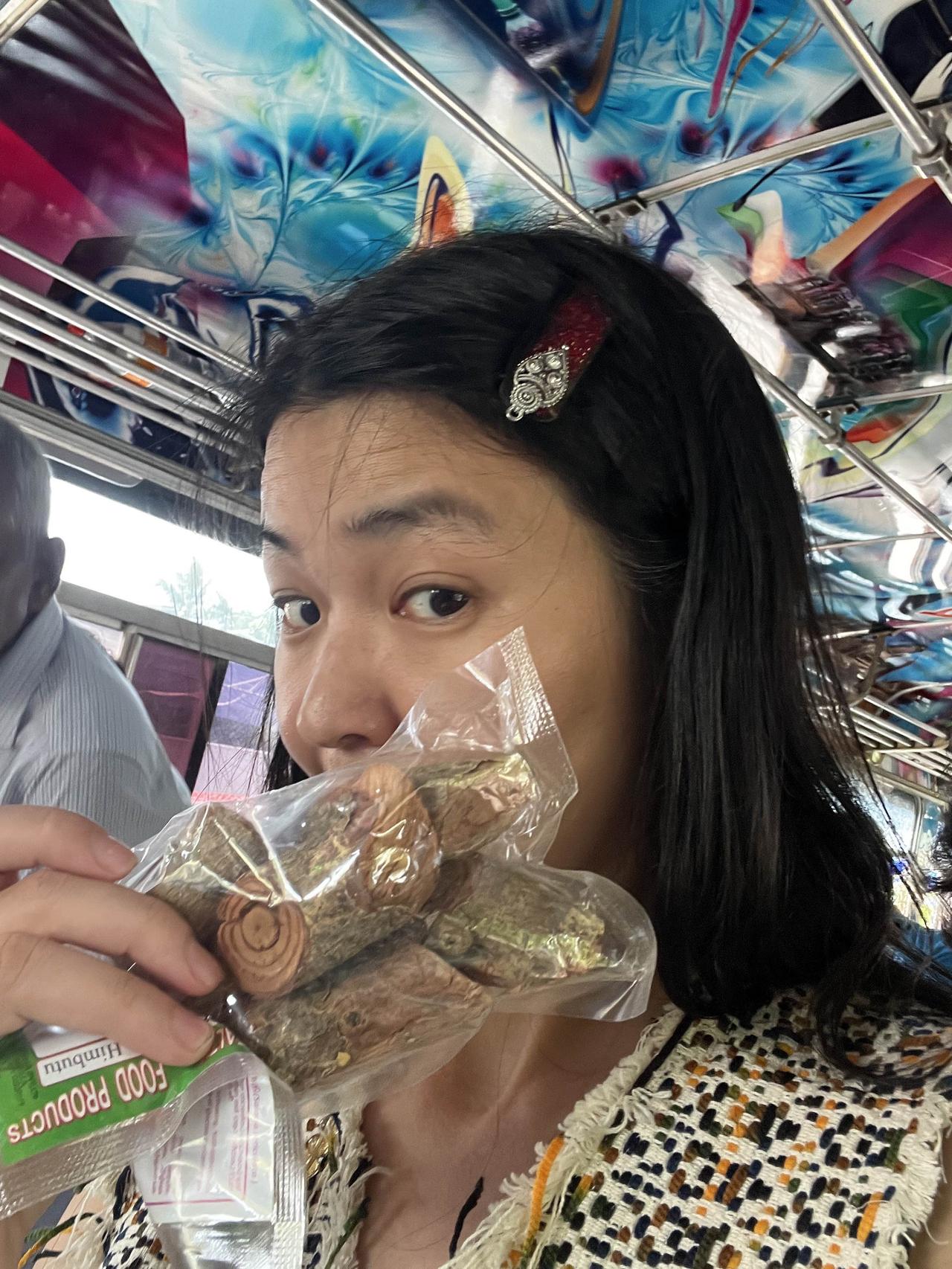 斯里兰卡最后一天买买买走起，朋友让我带一堆斯里兰卡五层龙，说降血糖好很使。还买了