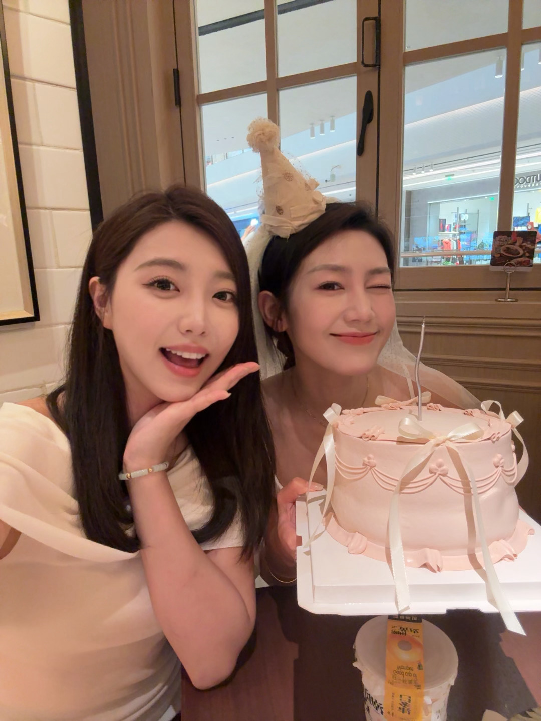 你们和好朋友见面也这样吗前一秒保持美丽 下一秒破马张飞[笑cry][笑cry] 