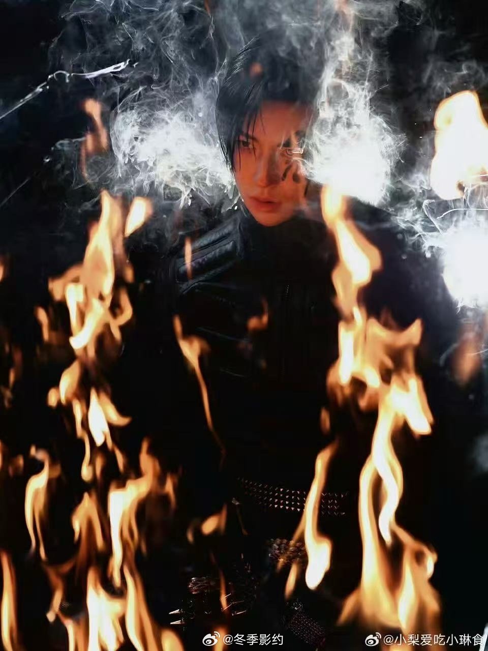 小鬼出道八周年直播 别人庆生是煽情，小鬼庆生是整活。一边炫小蛋糕一边吐槽造型耗时