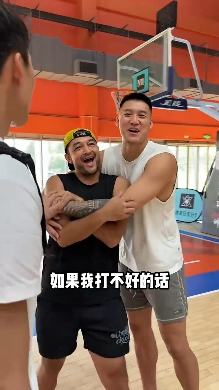 这西热力江，究竟是谁的指导，一会儿为白晶出谋划策，一会儿又为曾繁日加油鼓劲。一会