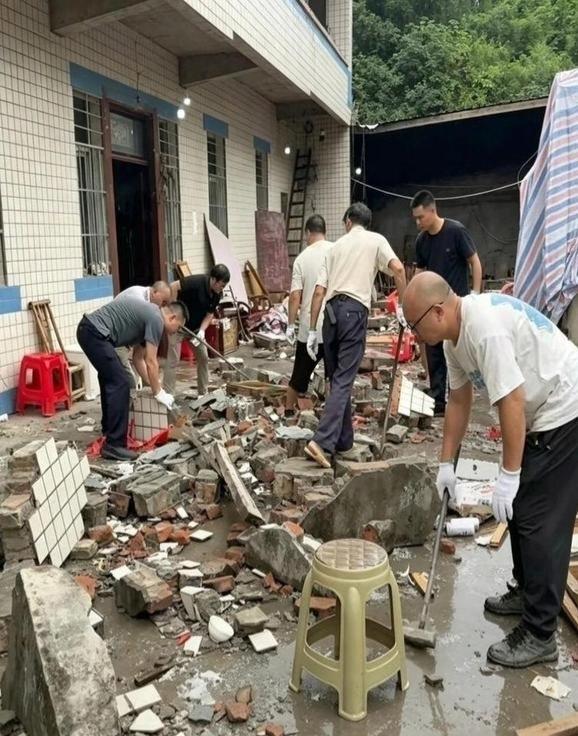 四川升学宴后续来了，当地政府选择全程兜底，所有伤者的治疗费用全部予以承担。