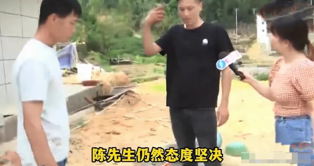 300多万打了水漂？福建一男子翻新老房子，结果一年后却被要求拆掉。

更让他崩溃