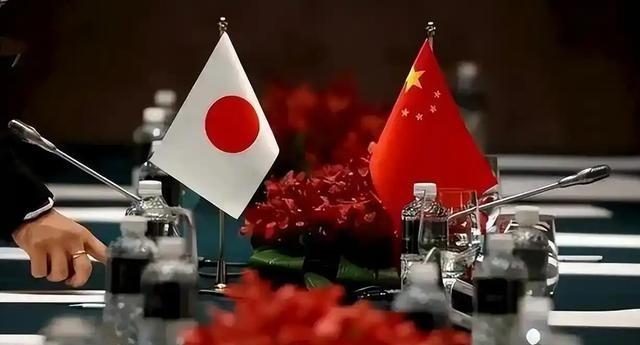 中日关系崩了，所有人都以为日本是在替美国冲锋、替中国台湾省站台！错了！真相是：日