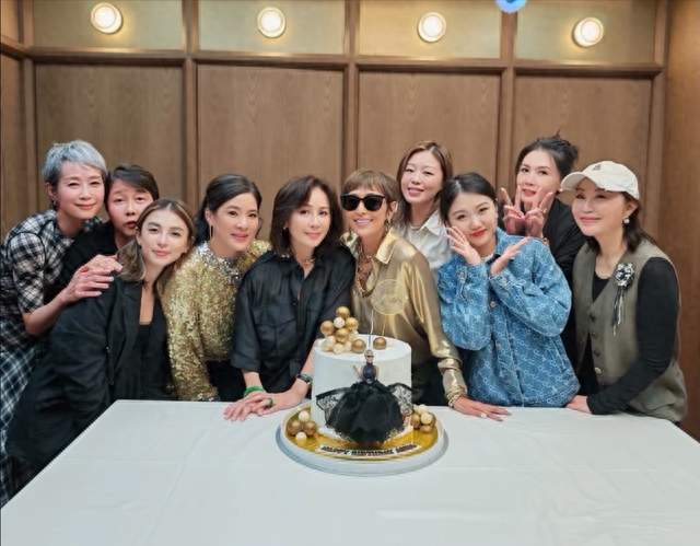 62岁退圈女星办寿宴，吴启华携18岁女儿现身，刘嘉玲邱淑贞也来了