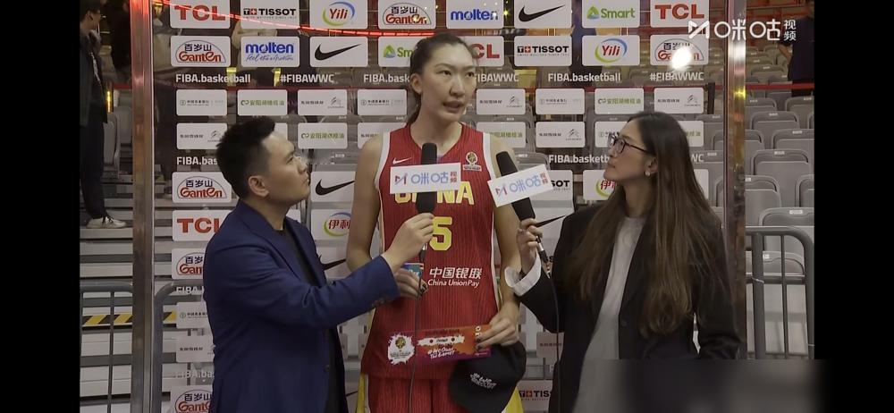 又一个姚明？韩旭膝盖一软倒地，我告诉你，这绝不是意外。背后那张密密麻麻的赛程表，