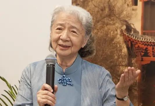 1945年，陈芝秀抛下年幼的子女和丈夫常书鸿，与下属私奔，多年后，她与女儿在杭州
