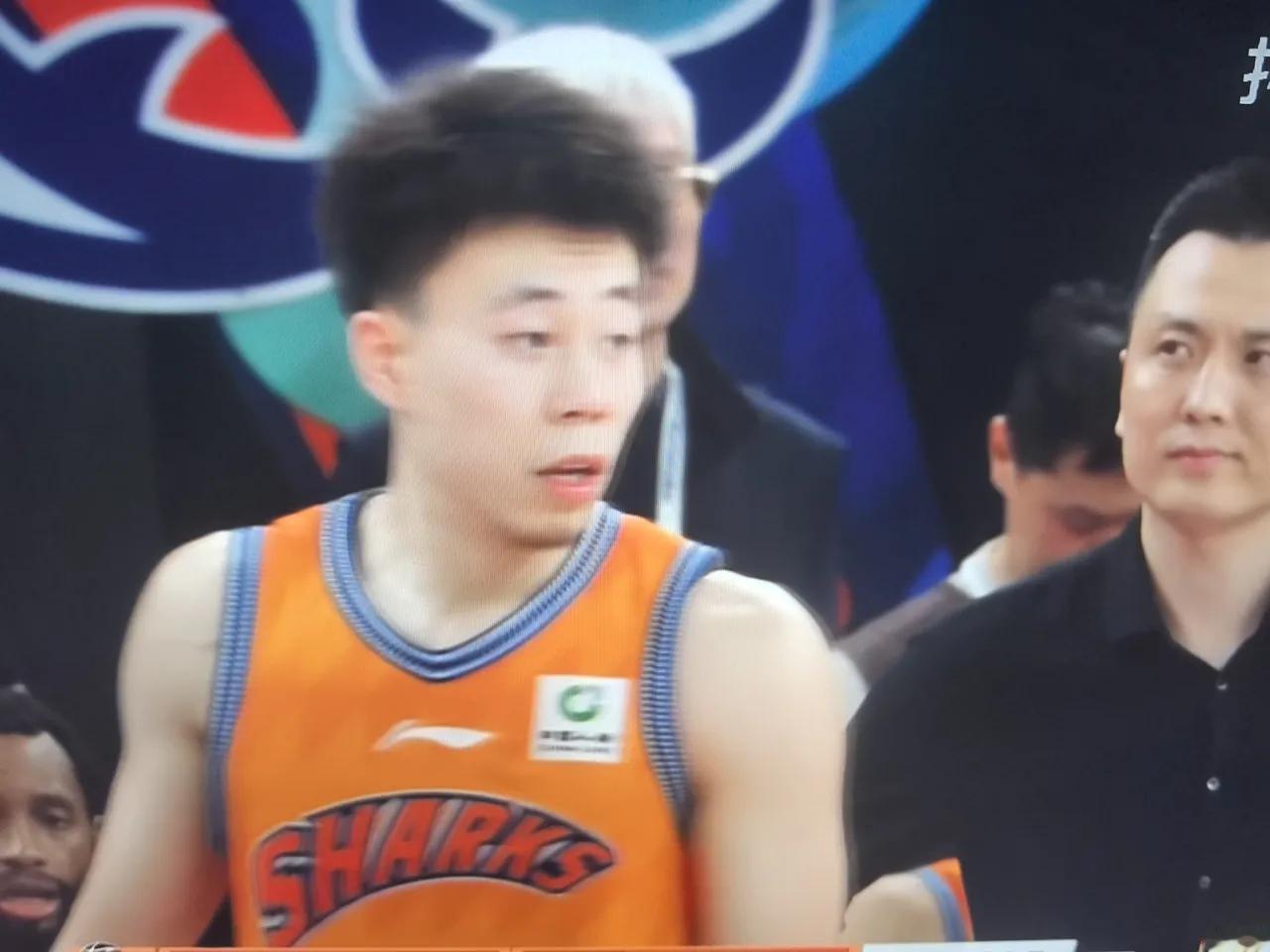 每次面对广东队都打得非常高光的三大锋线球员！
1 最高光的锋线球员---张公子