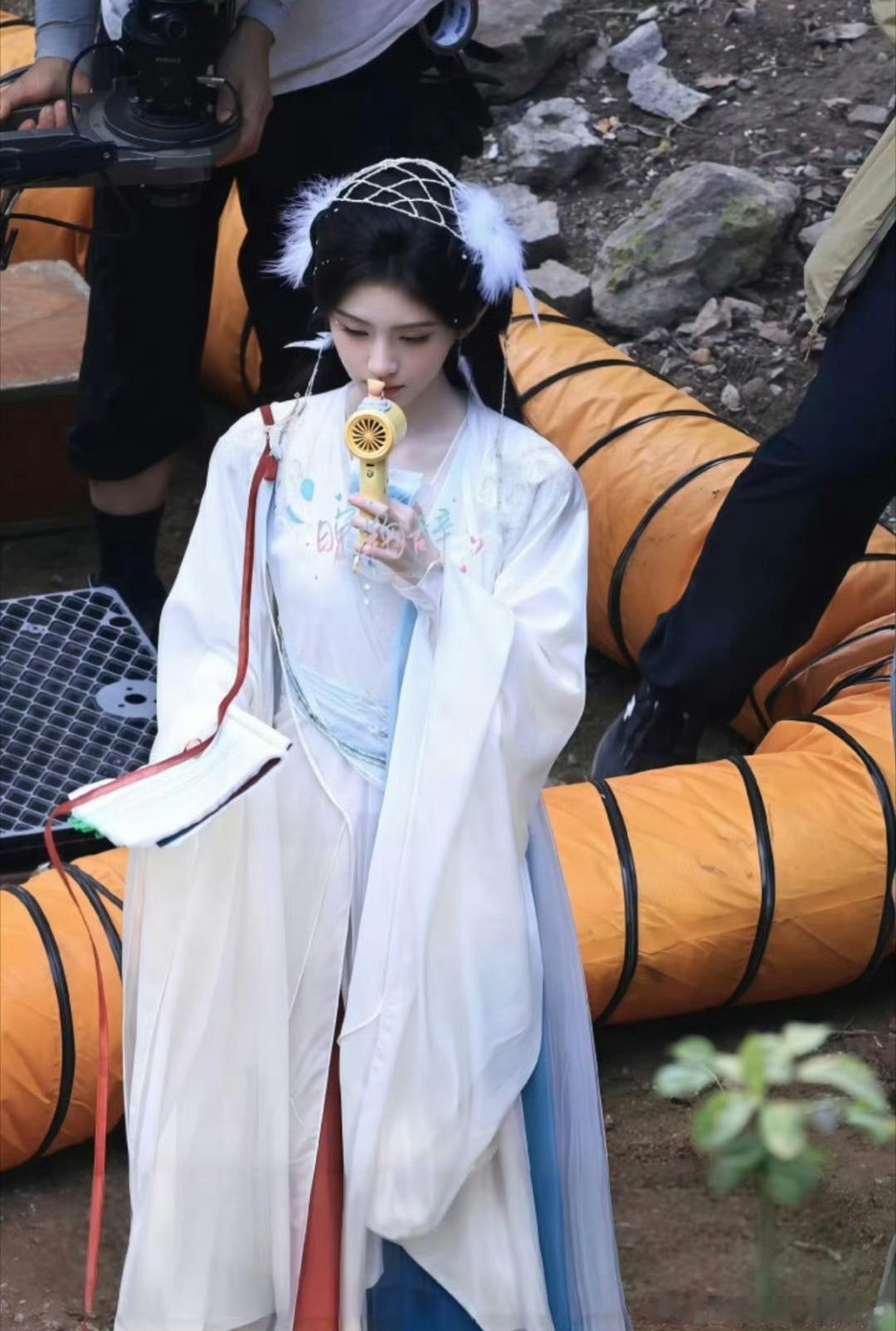 jjy鞠婧祎露芜衣jjy鞠婧祎苏绿夏我需要你的千言万语吗 我需要你对我如初
