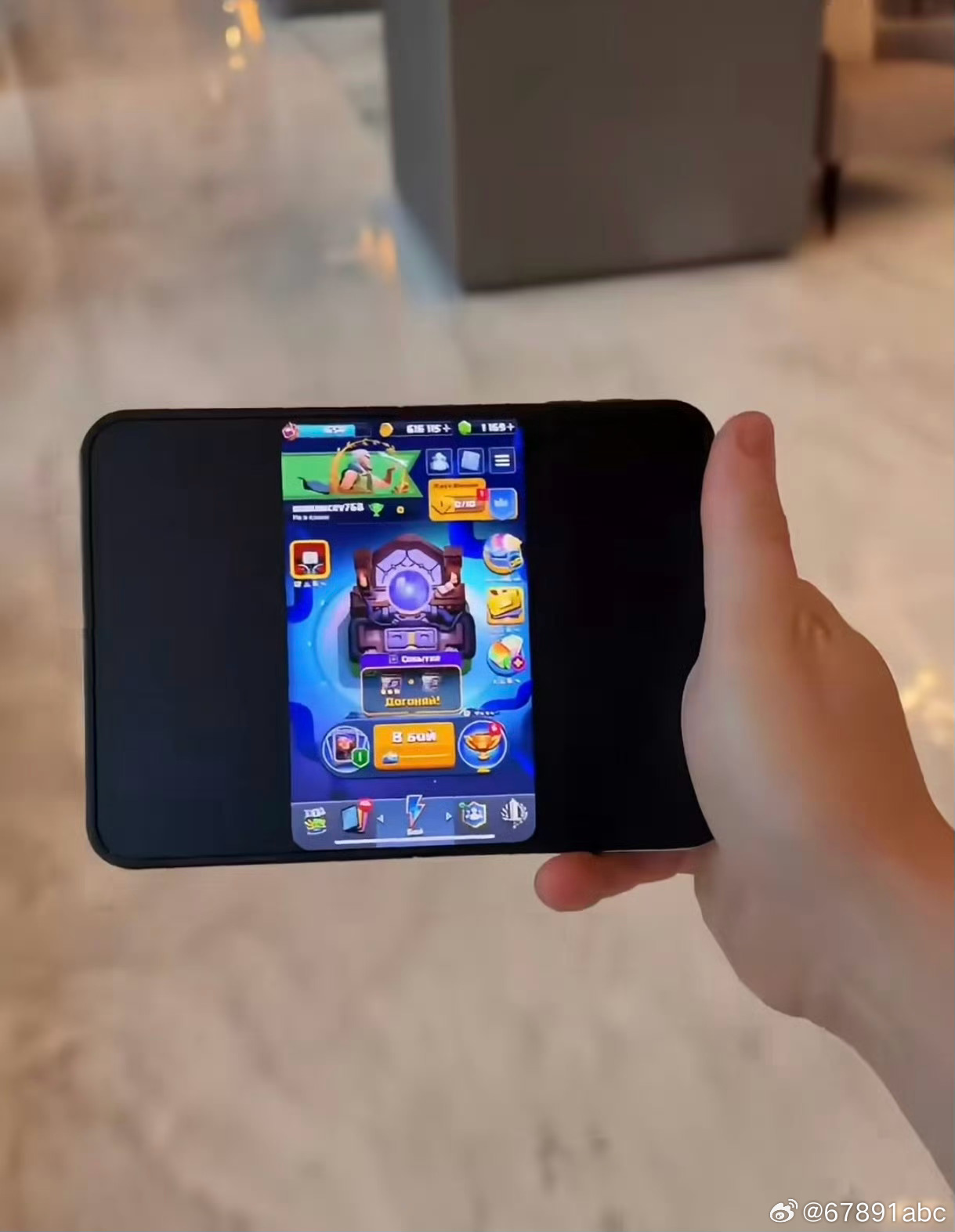 iPhone Duo 针对未适配应用的显示方案也就是如图所示了，和古早时期 iP