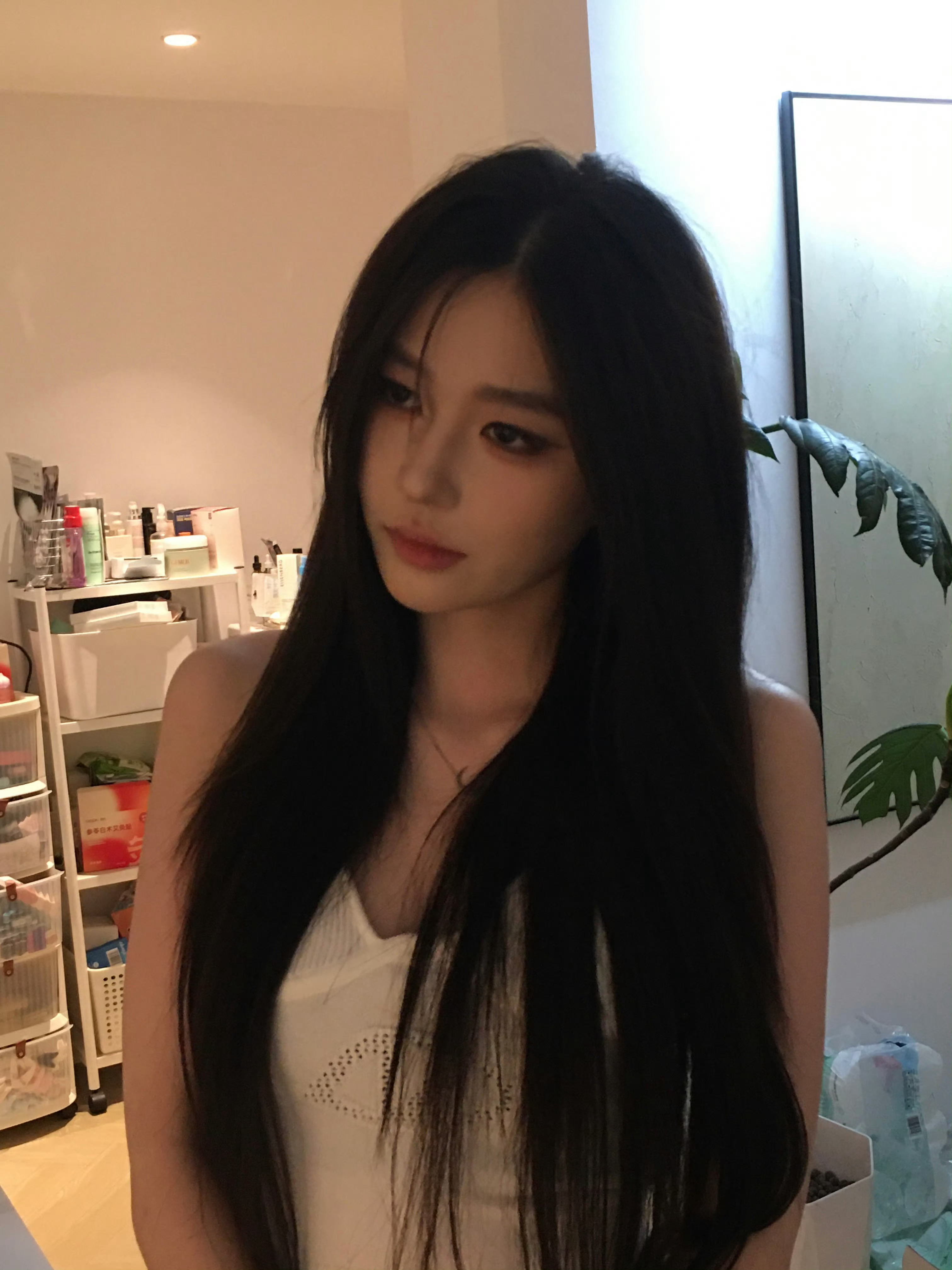 王奕 叫朋友太亲切 叫网友太疏离 叫知己太过火 不如就叫老婆 微微的冷漠 微微的