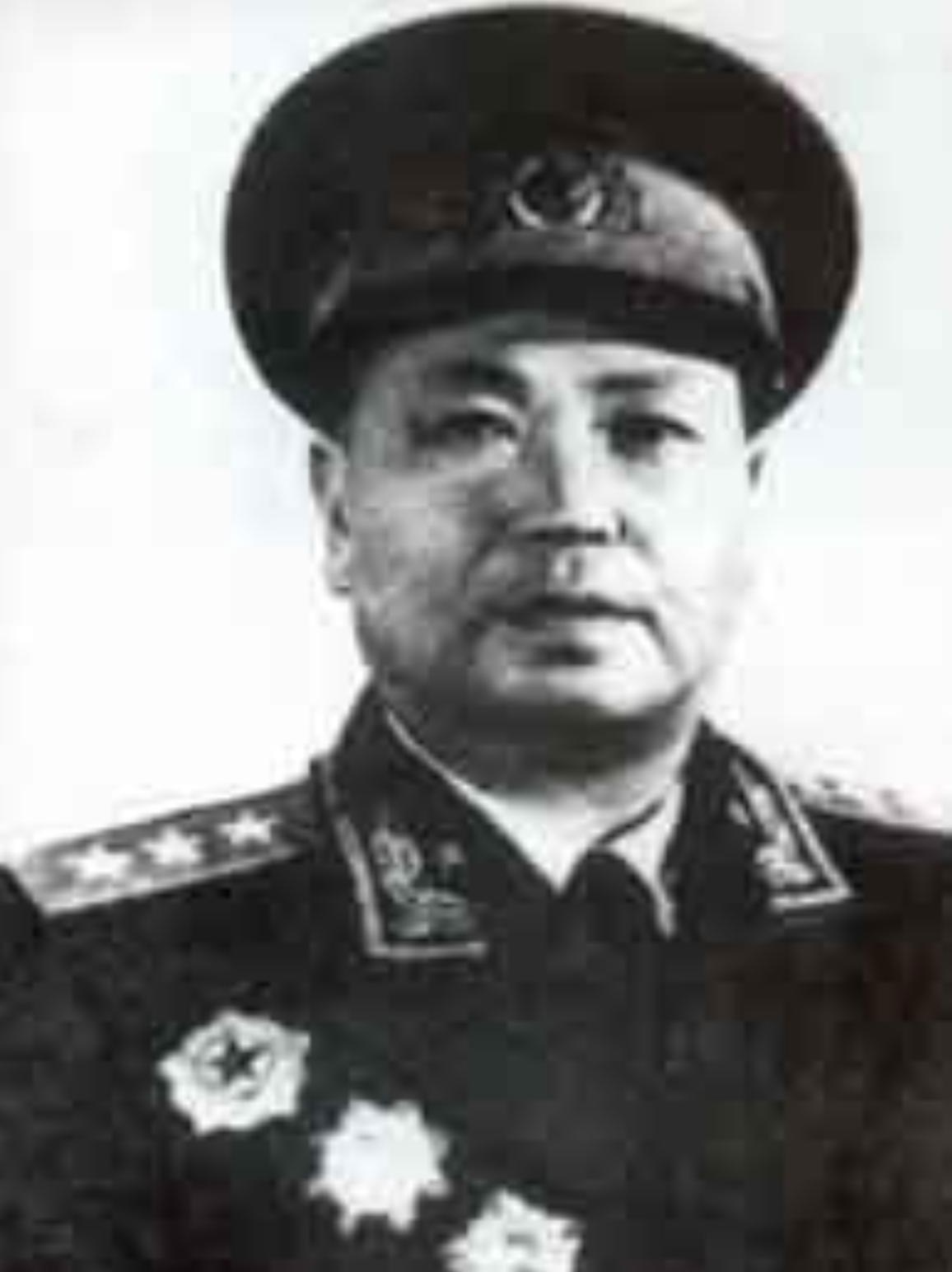 1941年，新四军1纵司令员傅秋涛率部突围，到了湖边，2个船夫载他们过湖，但气氛