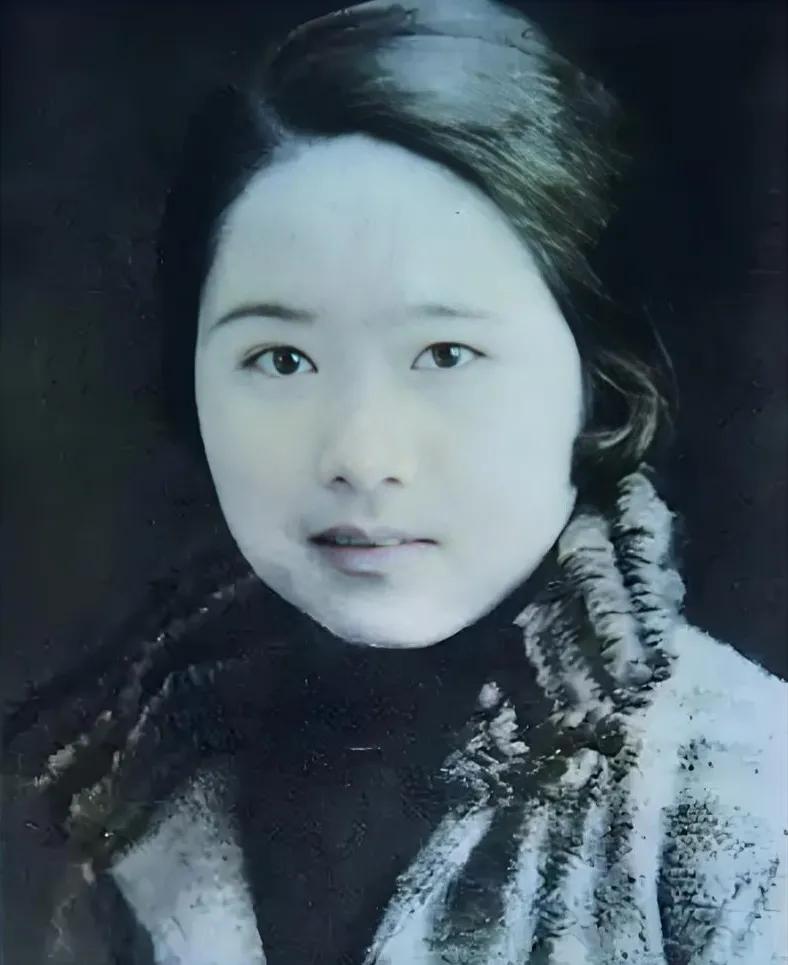 东方居里夫人名扬世界，回国见总理，一句倾诉让人破防

1973年，人民大会堂，“