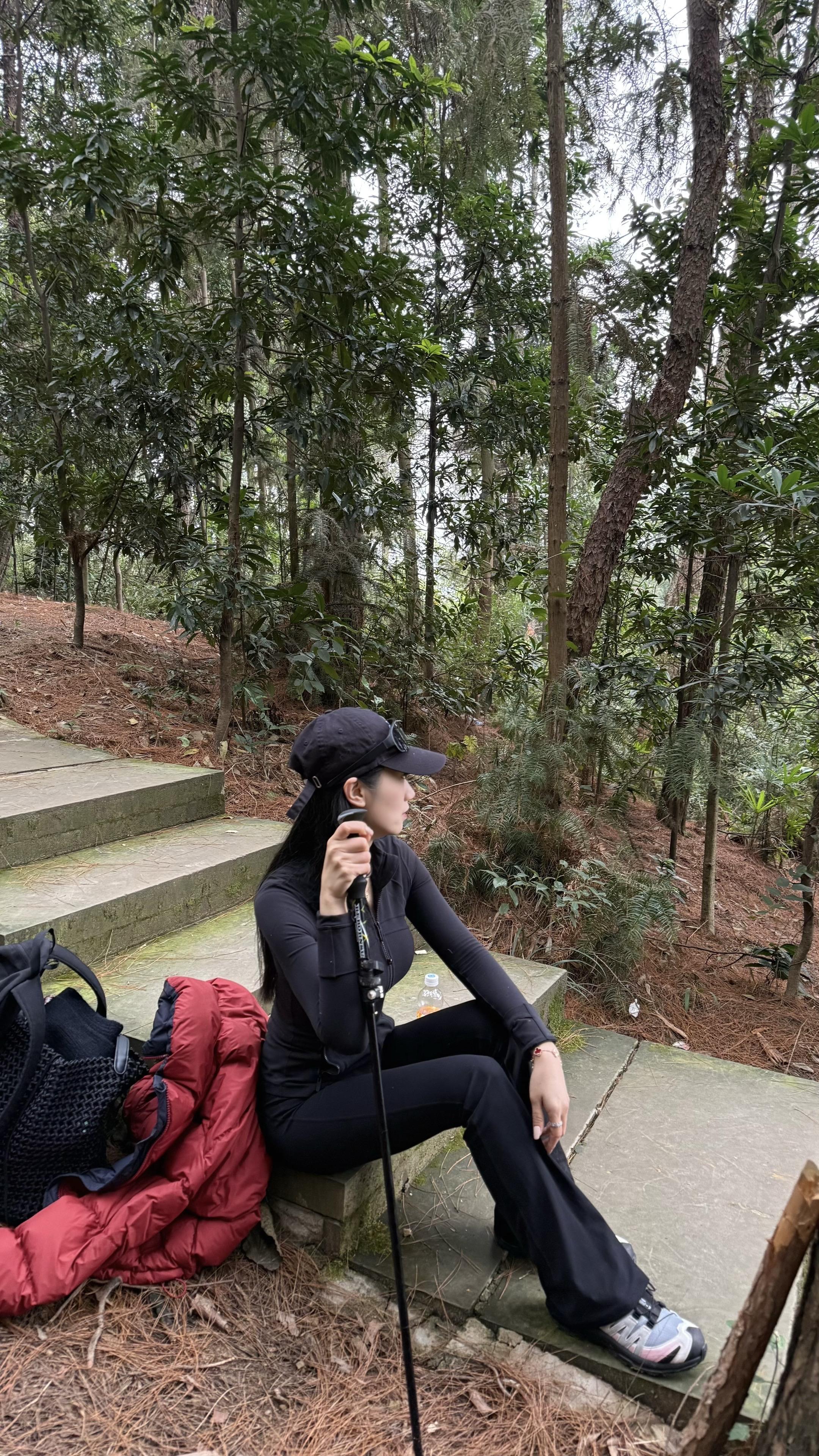 这一年来在我身上真的发生了很多事  很多人说我很阳光很勇敢很明媚很有力...