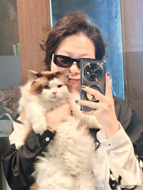 嘻哈辞职喜剧之王单口季 嘻哈发文告别，她清楚行业里众人像在迷宫中徘徊，找不到正确