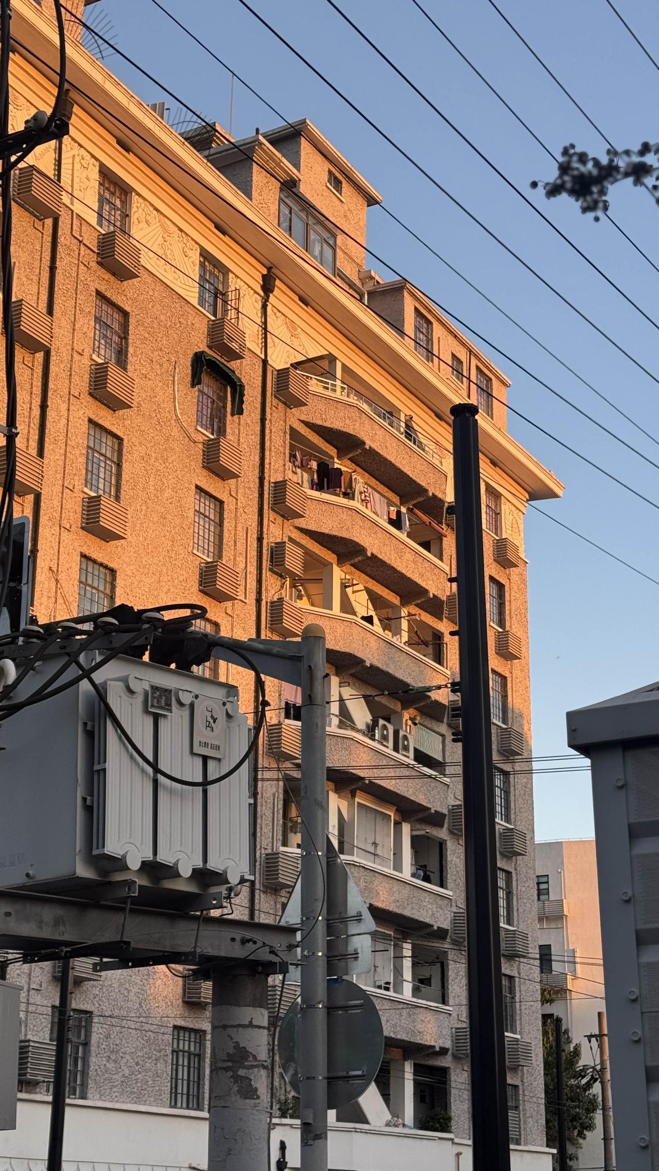 每当觉得累的时候，我就对自己说：“会过去的。”

上个月项目失败，团队散了，我在