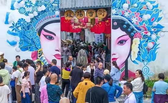 官媒发话了！这次罕见地把话挑明：居民收入弱，不能再只喊大家掏钱了！
 
​10月