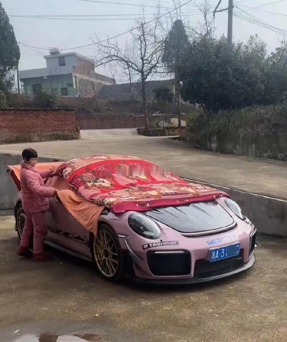 保时捷做晾衣架？？？这是消费降级了？？？还是消费升级了？？？