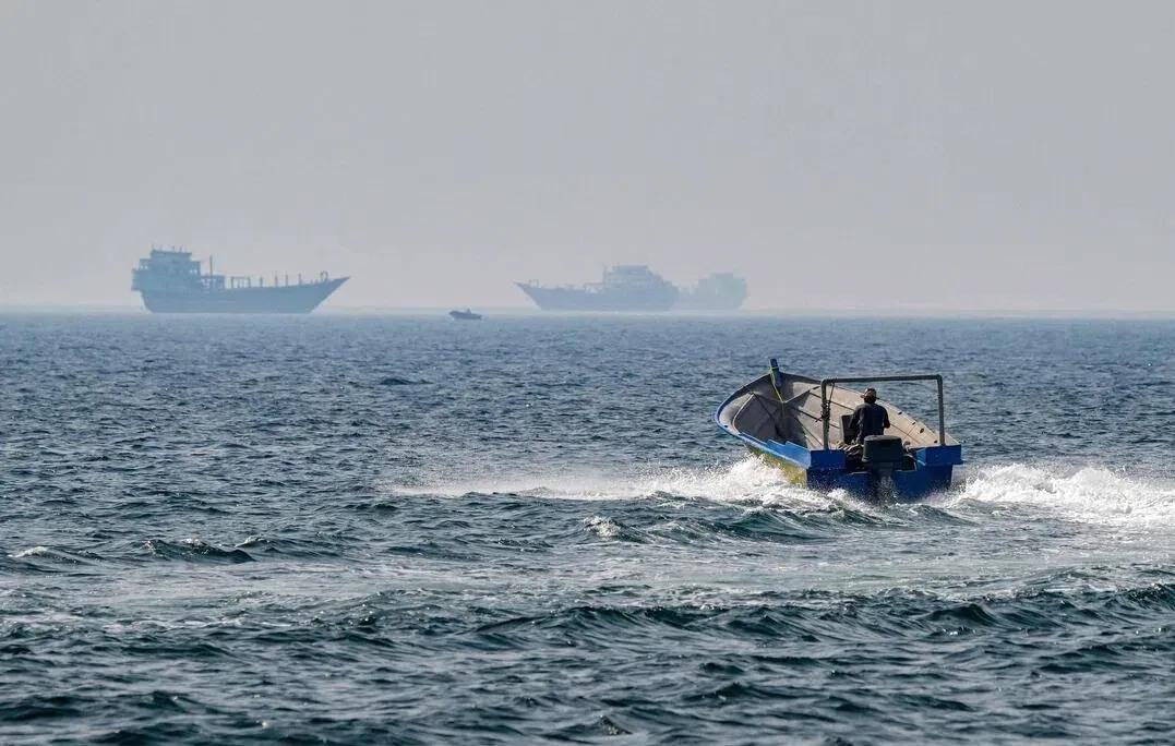 美国军方重大宣布！
当地时间4月16日，霍尔木兹海峡再度成为全球瞩目的热点。
