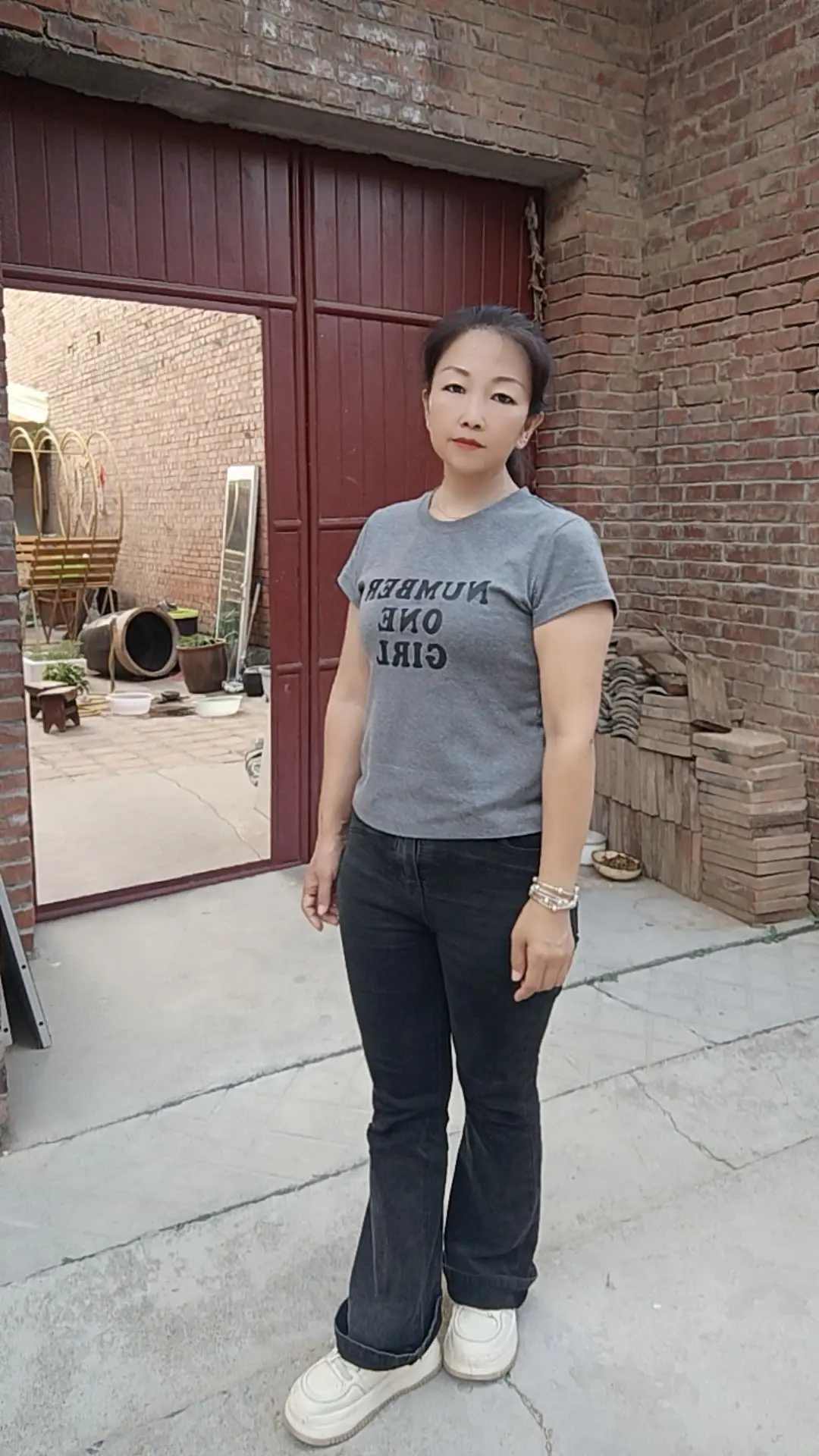 永远不要去跟一个自私的男人讲道理，因为他们永远都有一套，属于自己的歪理...