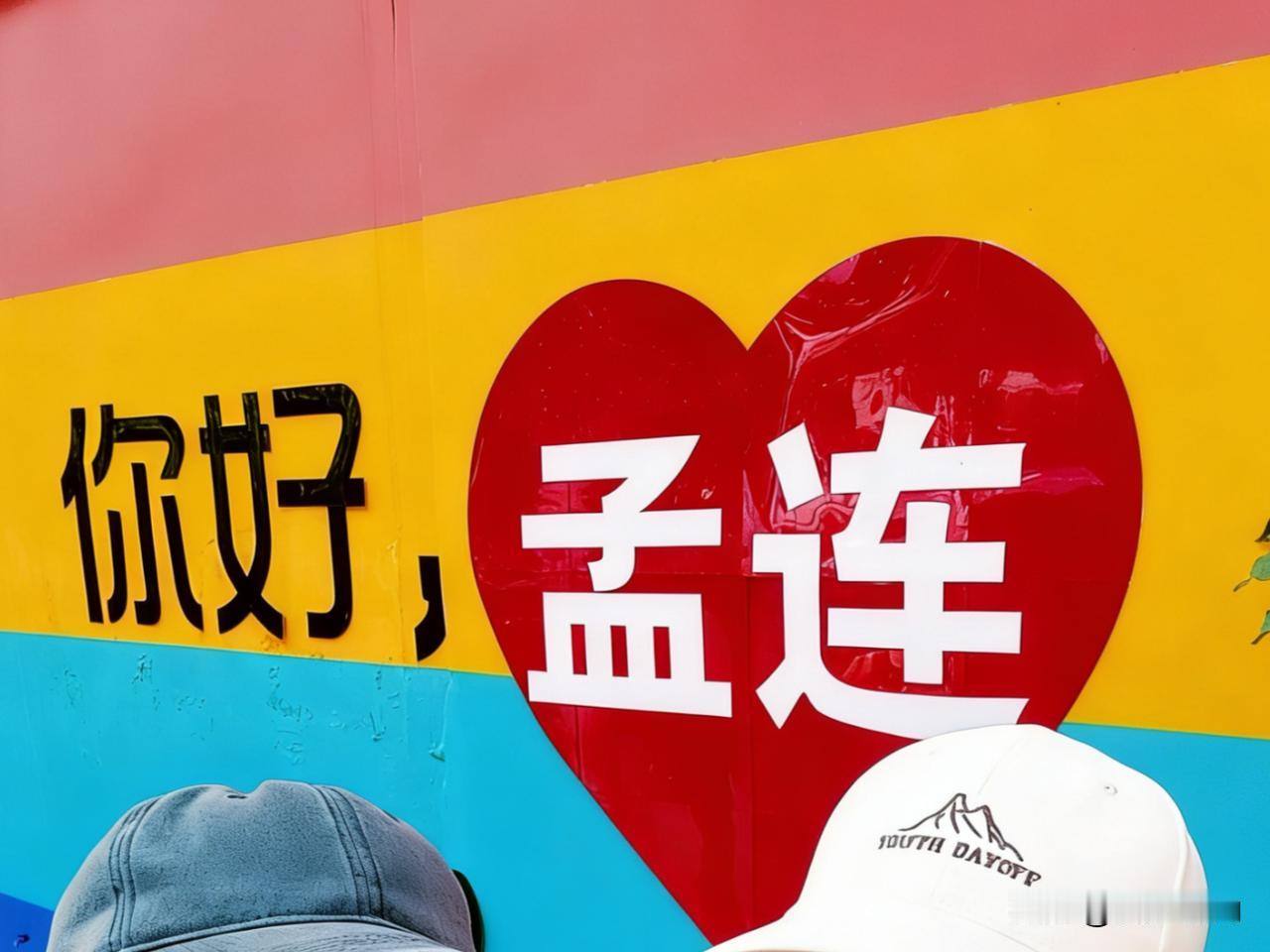 这绝对是云南的宝藏小城，位于中缅边境。咖啡，牛油果，大金塔，美食，古建筑…非常适