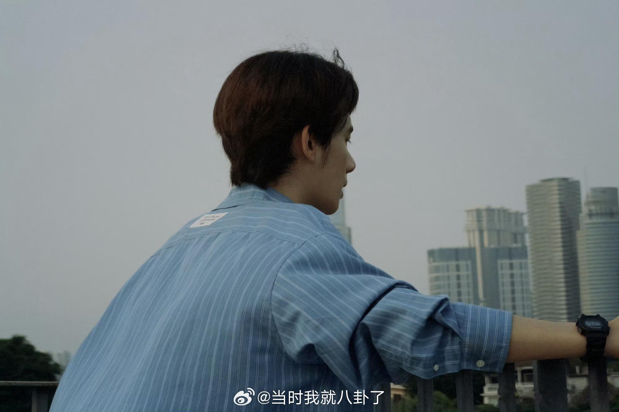 我印象里的胡先煦不应该还是个活泼可爱的小男孩吗，怎么几年过去变化这么大，褪去青涩