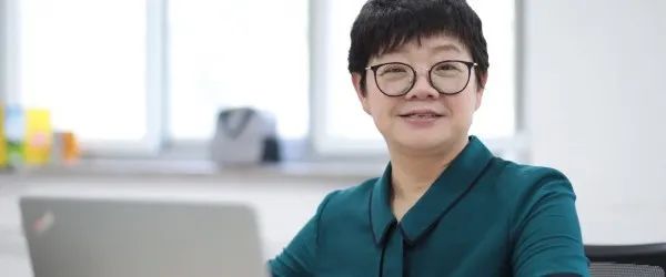 新京报|南昌保时捷多次冲撞女子，官方通报