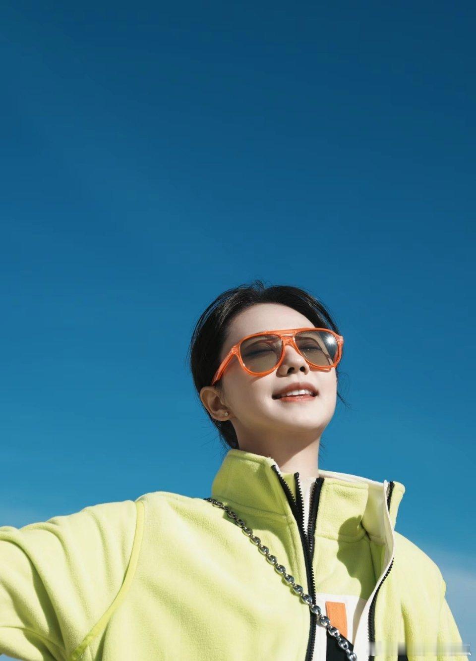 姜珮瑶虽然资源不好，但是有时间，有钱，有颜值，偶尔接部剧，其他时间慢慢生活，不敢