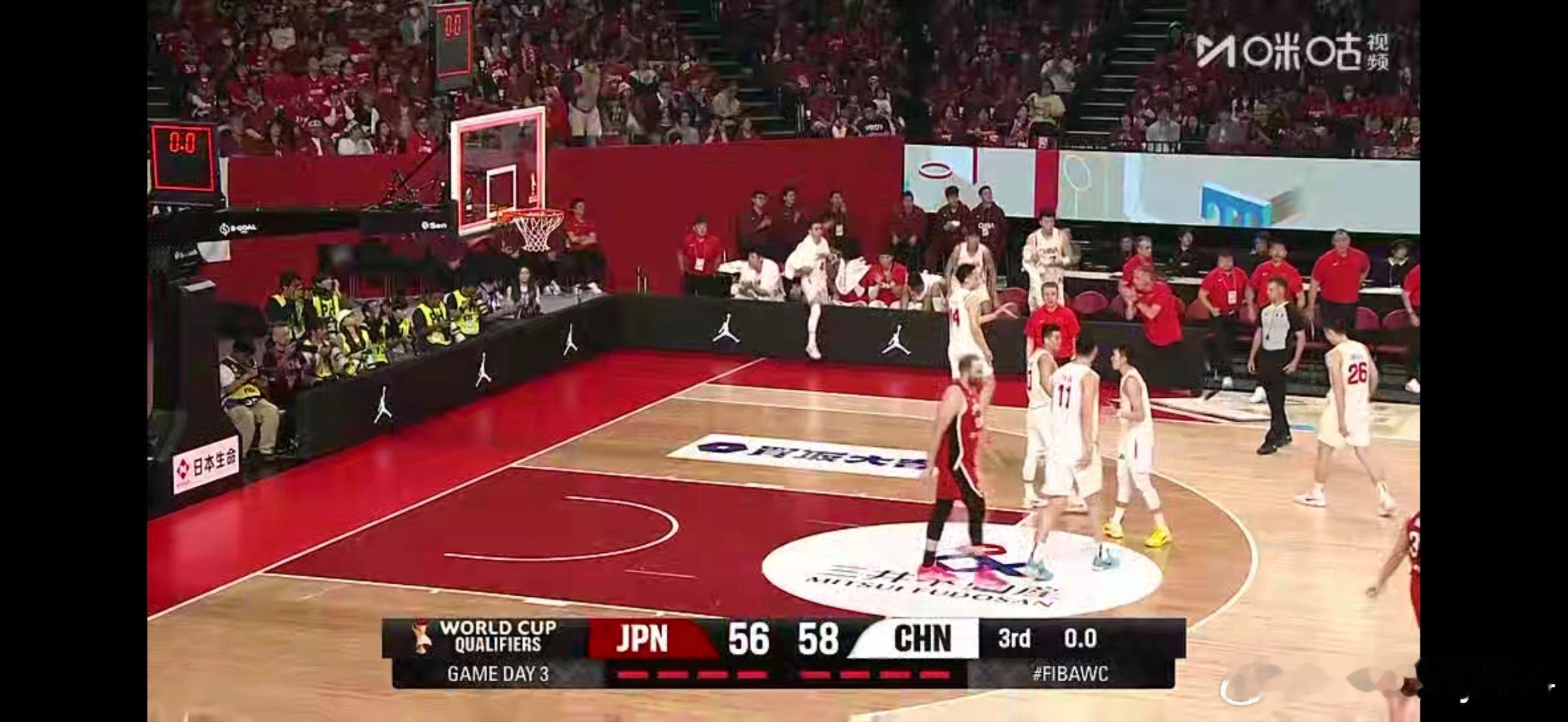 好样的！！咬住这口气！！看球中国男篮