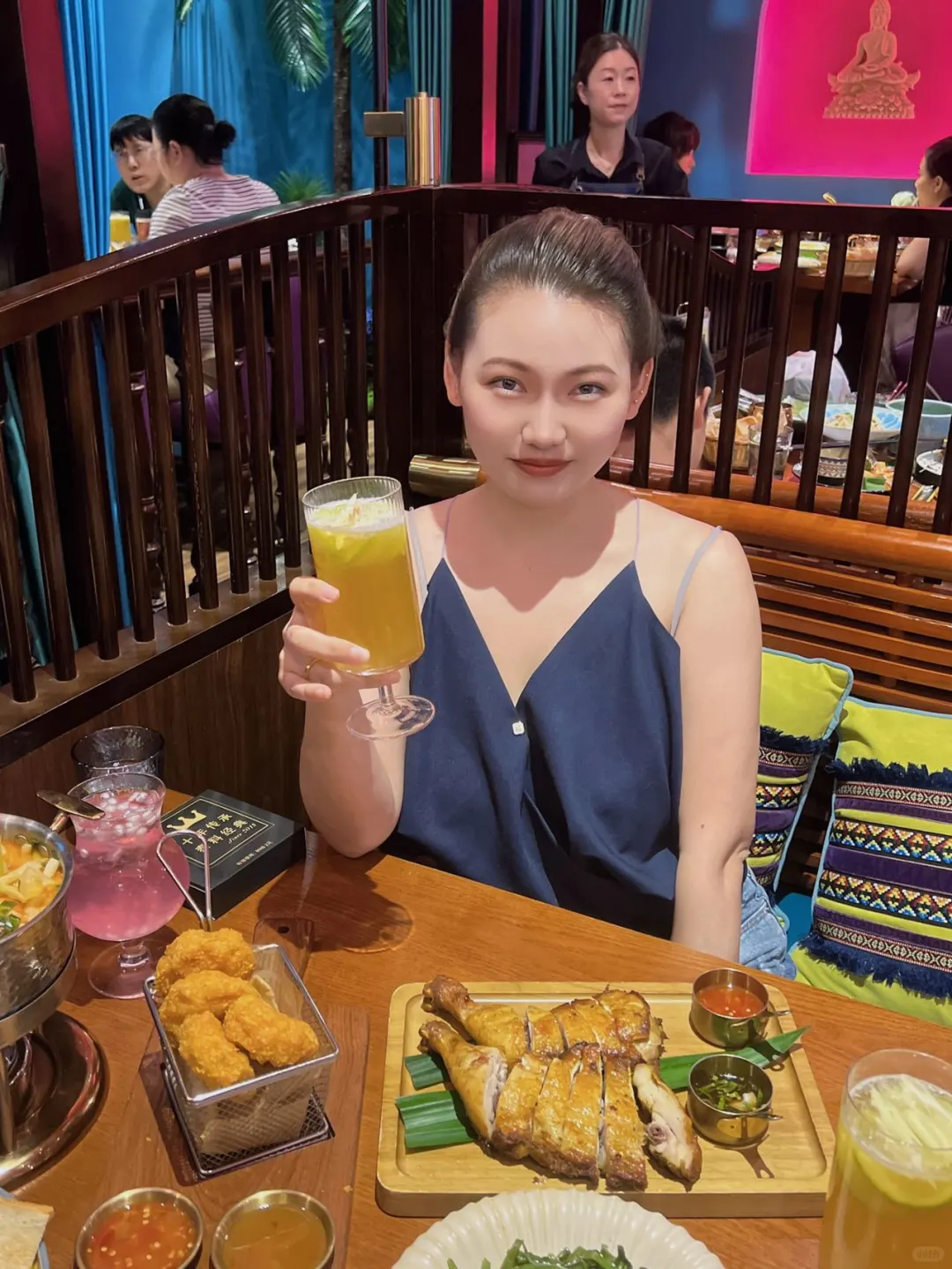 一秒穿越到清迈夜市