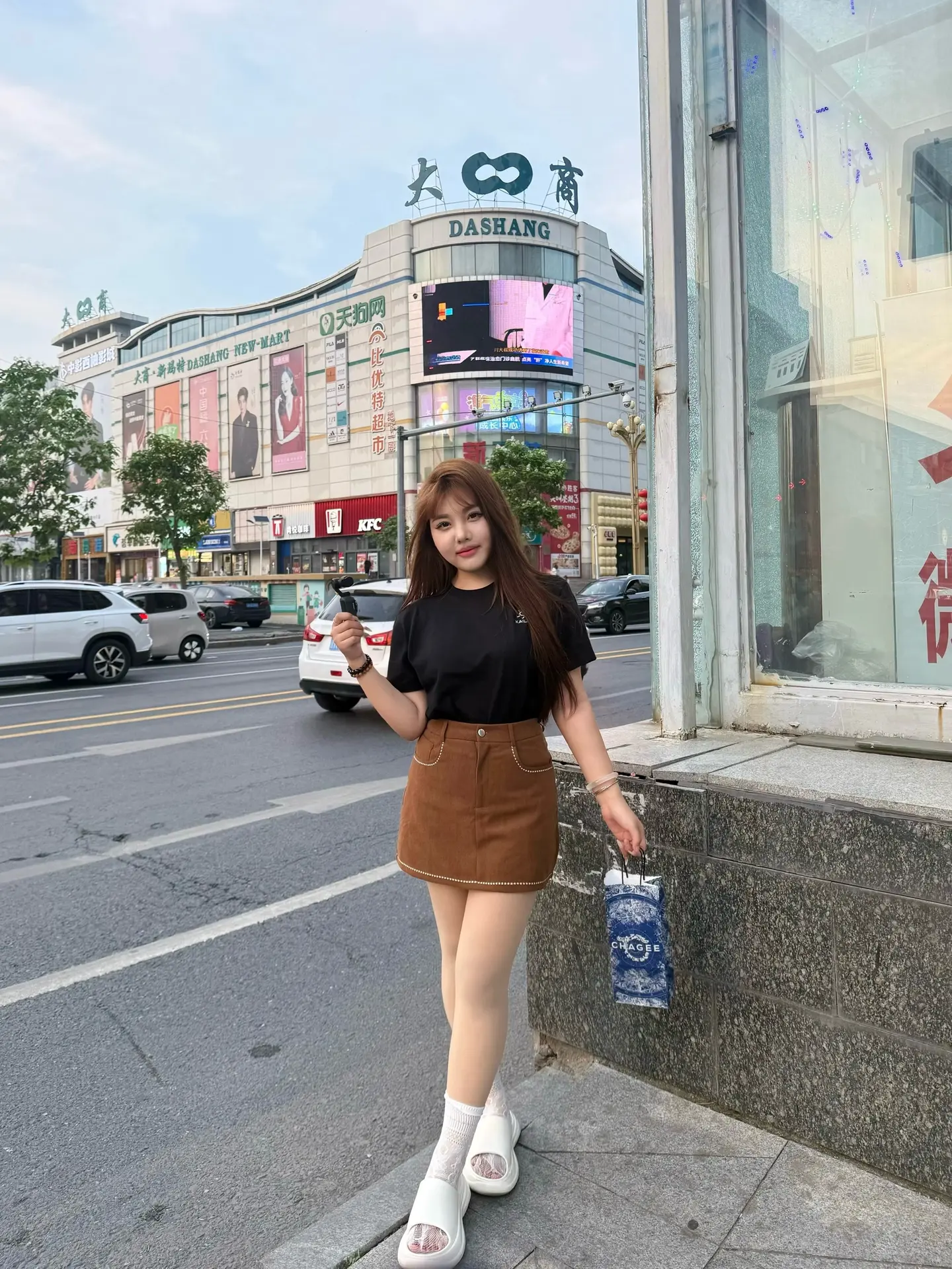 人就像一棵树 在流泪的同时 也在浇灌自己 等眼泪流完了 也就长大了