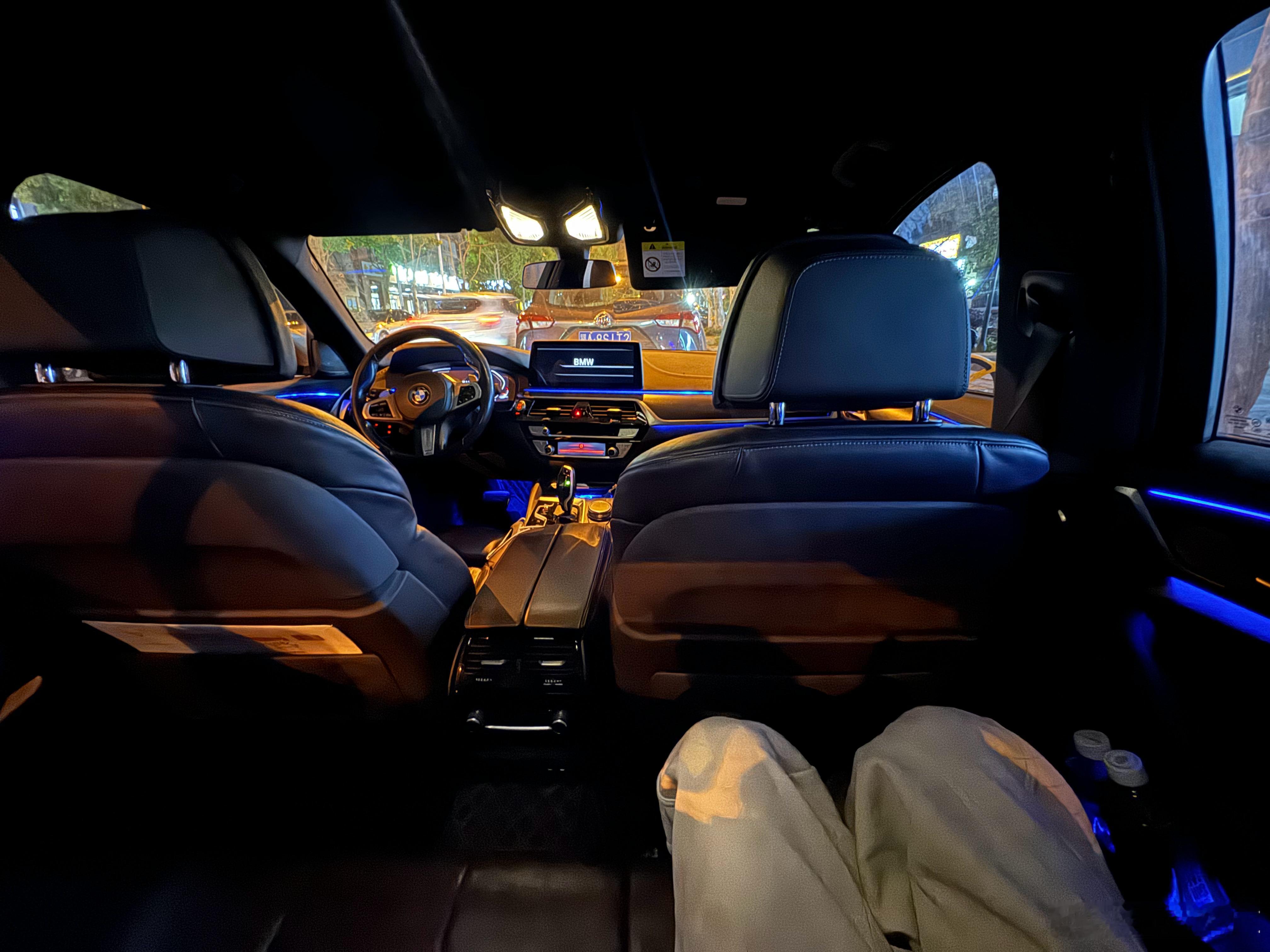 我一朋友买了台540i花了15万 2020年上牌卧槽 这一听价格 好便宜结果一看