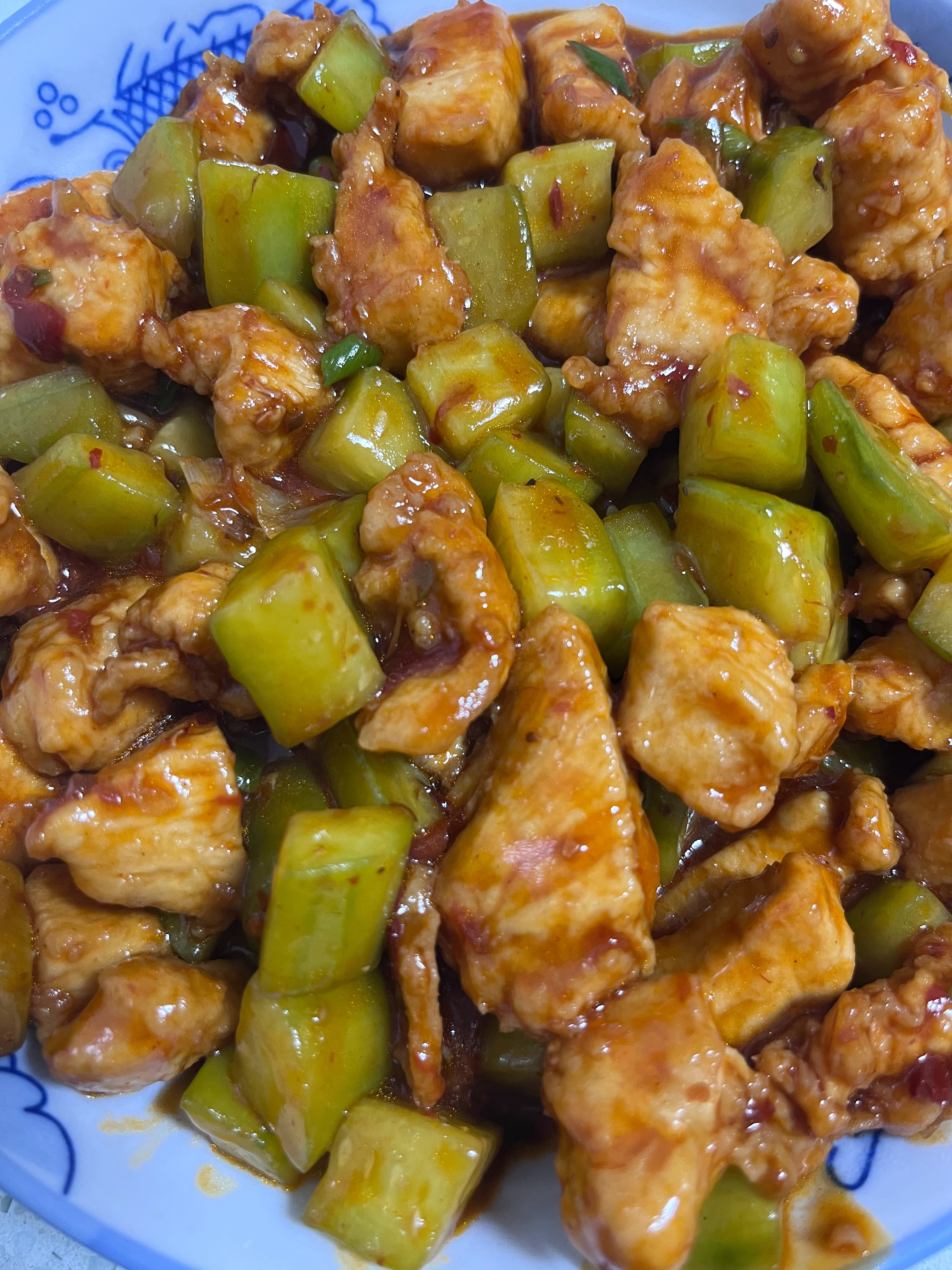 今日份晚餐鸡丁黄瓜🥒➕羊肉炒葱头配个小花卷简简单单～生活手记每日一餐分享