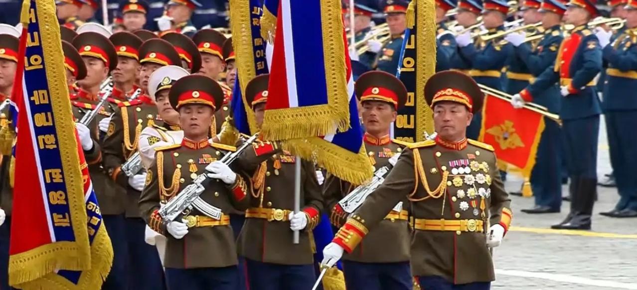 全球军事迷都想不通！

人口还没中国一个大省多，愣是养着百万规模现役大军。被国际
