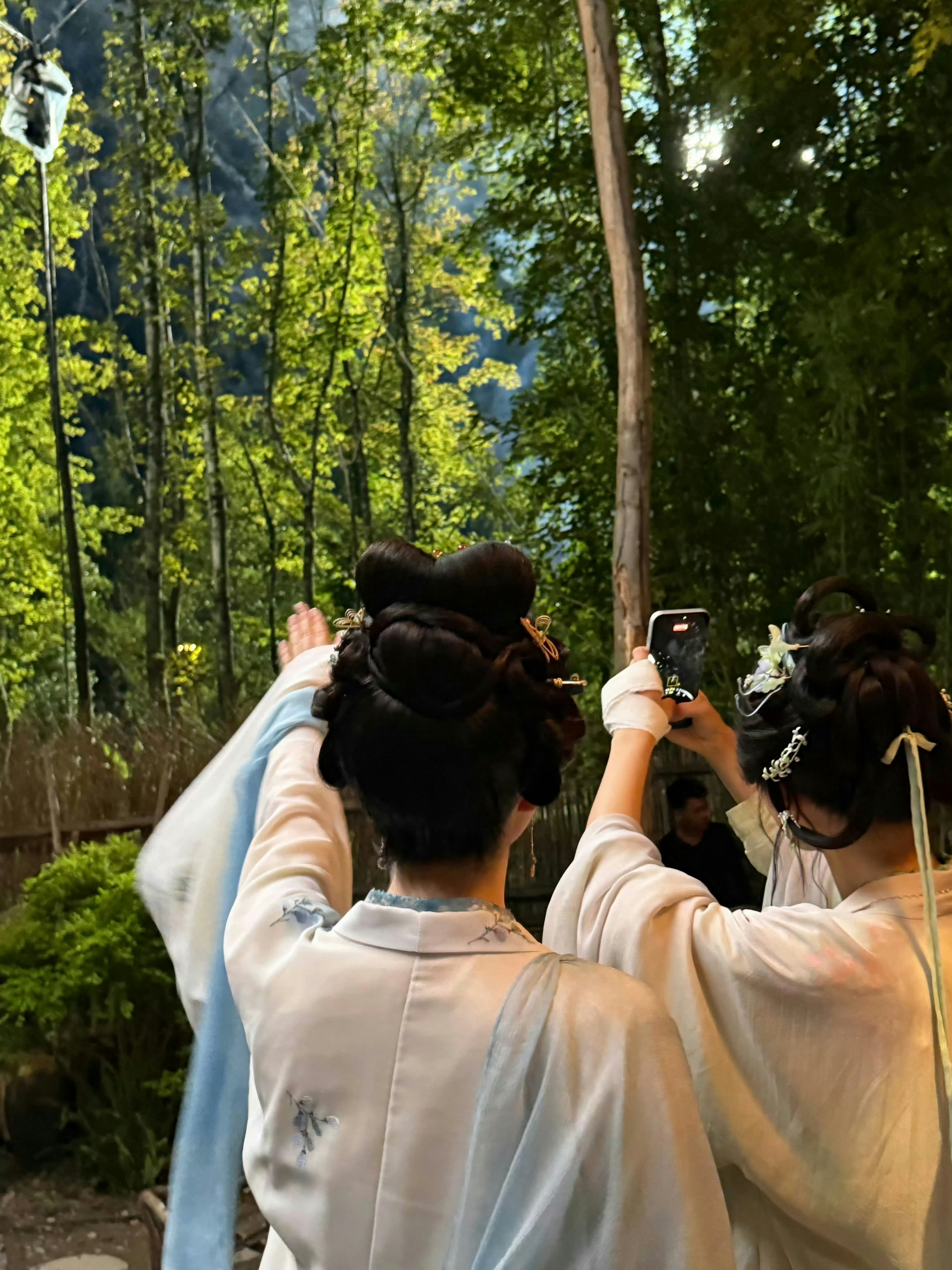 “哎呦我去哈哈哈哈”麦这大声 ​​​