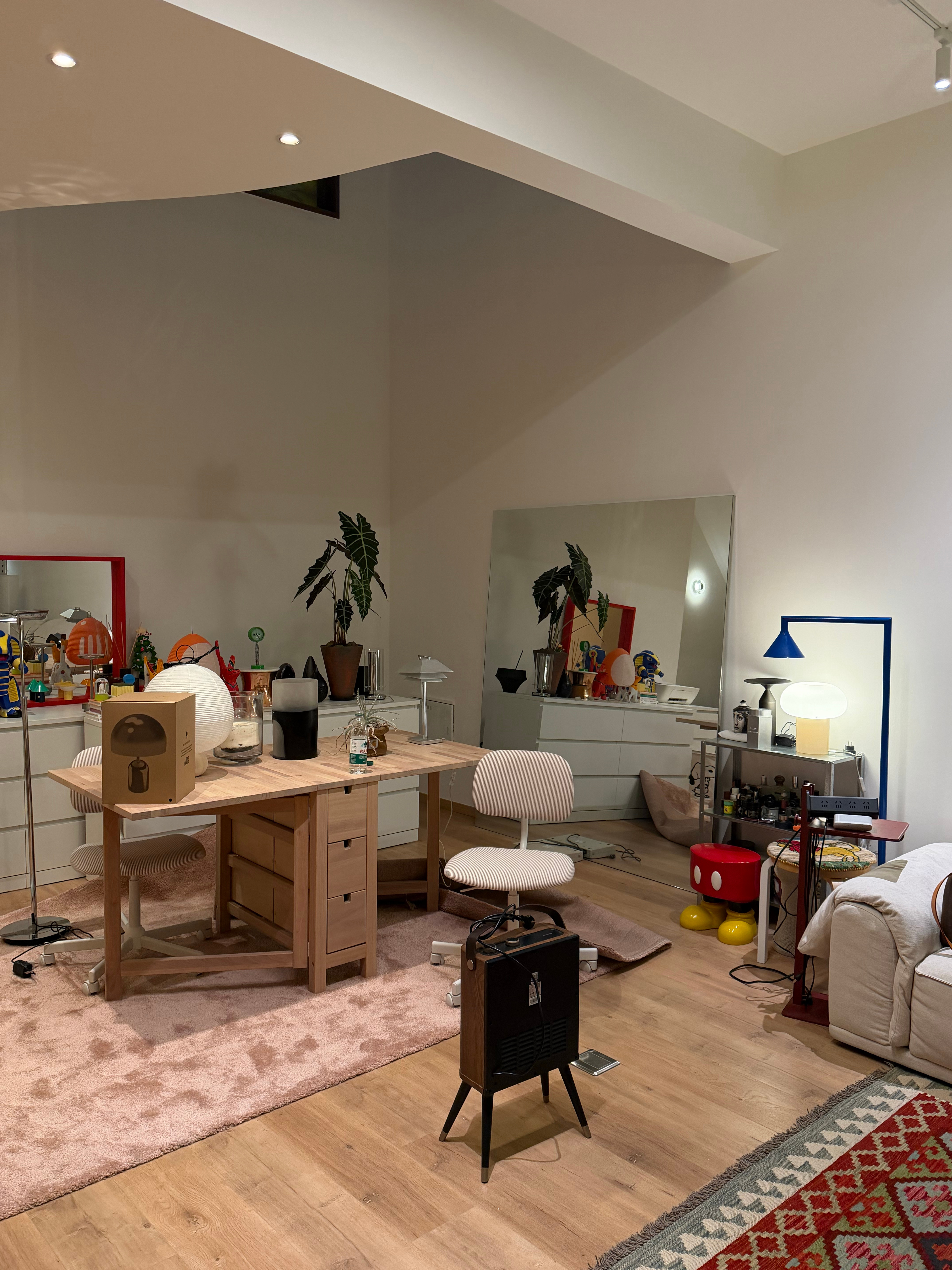 [捂嘴哭][捂嘴哭]花了三天时间搬家..累晕..整理完给你们拍 roomtour