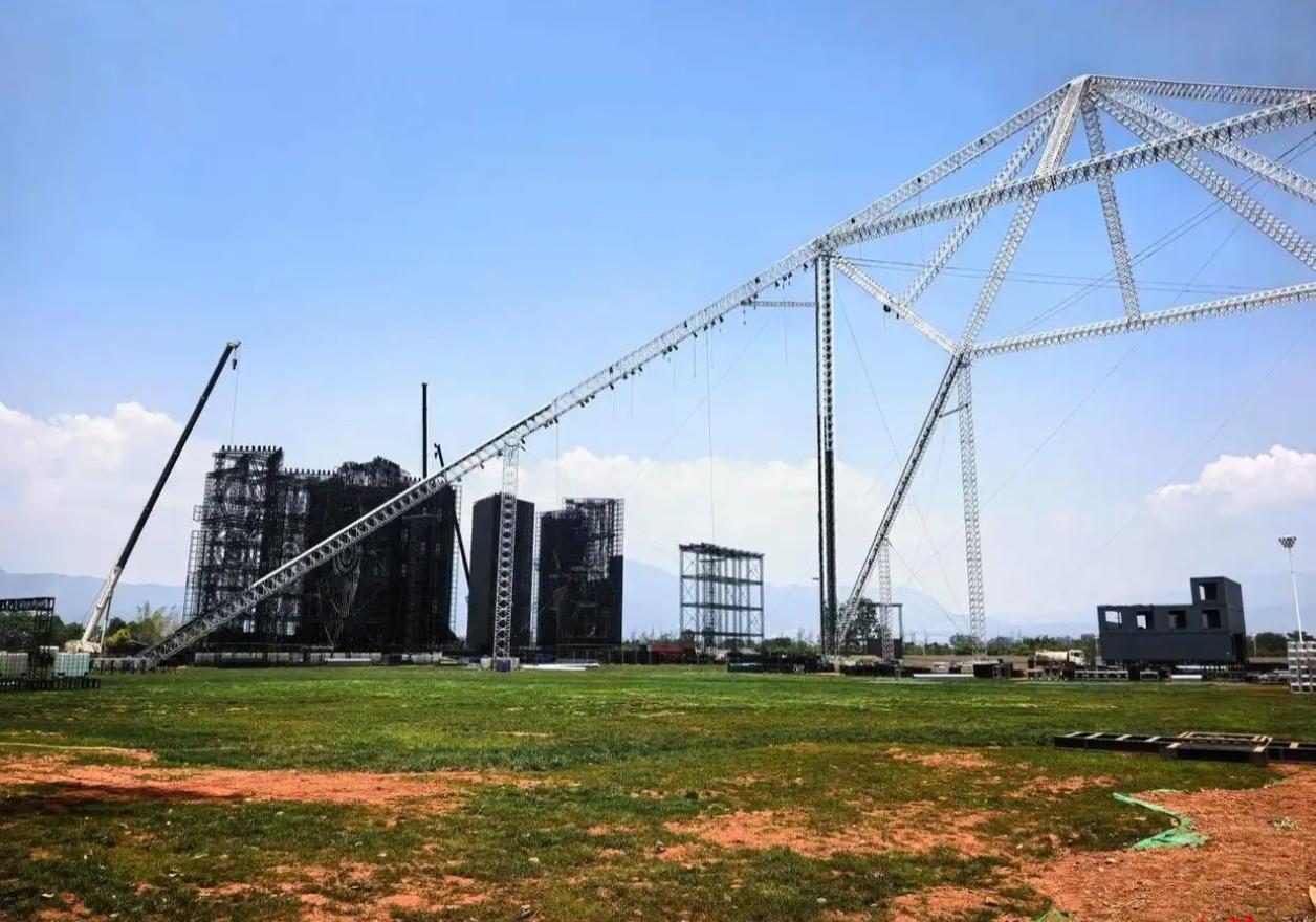 华晨宇抚仙湖演唱会急刹：一场“合规”审批与生态红线的正面冲撞

距离五一假期仅剩