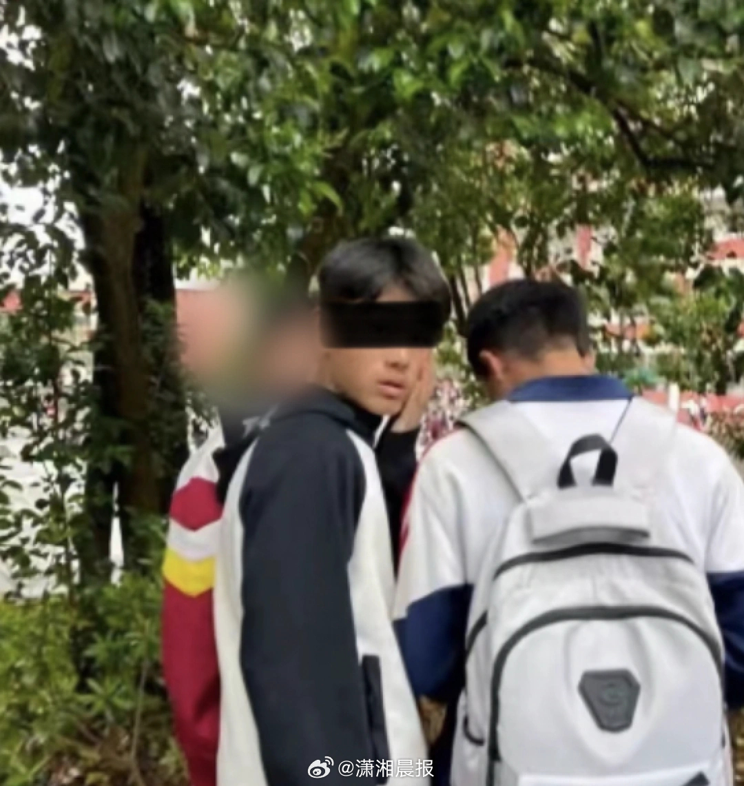 【#代理律师称男孩判无期也难抚丧女痛#】4月28日，曲靖中院一审公开宣判被告人蒋