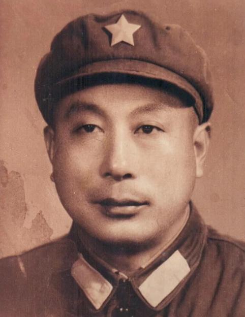 怒海驾雷霆，孤艇建奇功！鱼雷艇传奇战将张逸民
 
张逸民，黑龙江宾县人，海军鱼雷
