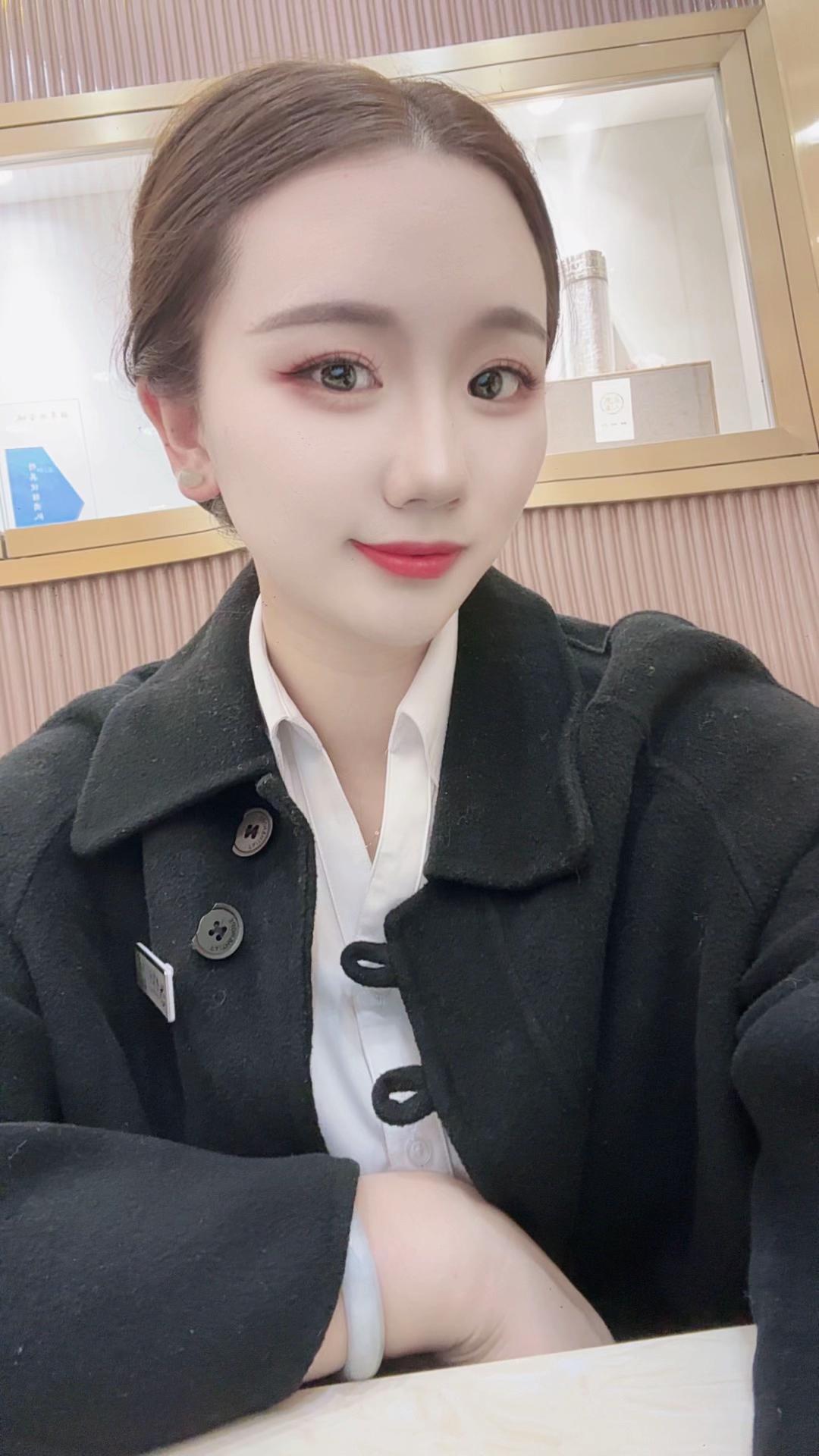 有酒就去喝，有爱就去爱，一生那么短，再拘谨下去就真的过去了…