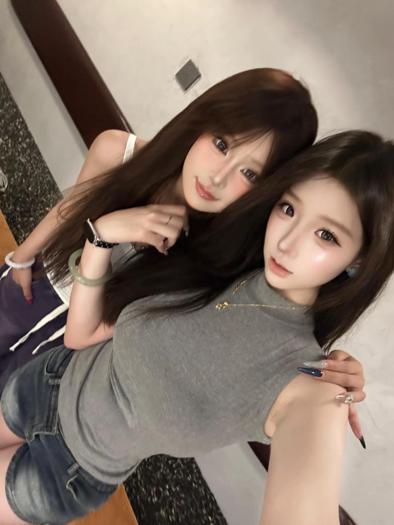 七月和闺蜜依旧保持单身人设 多少男孩又觉得有了归宿和依靠@会飞的盖浇面