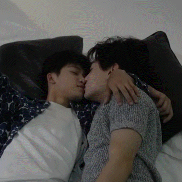 拍海报不仅要真亲 还要亲的这么实在吗[疑问] ​​​