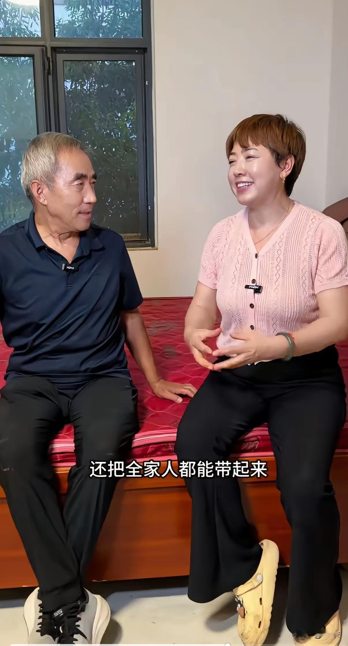 还得是登姑！人间清醒！
礼轻情意重，但礼重情意更浓。姑姑塞给登爸的不止是现金，更