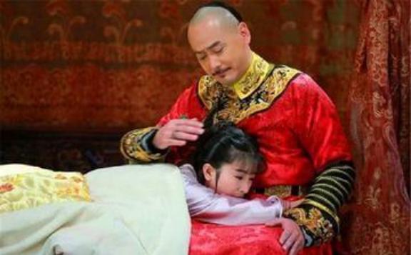 1775年，太监向65岁的乾隆禀报：“主子，惇妃生了个小格格！”乾隆手一挥：“赏