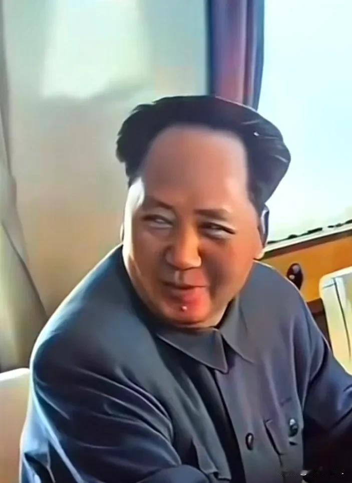 毛主席问了这样一个问题：如何让猫吃辣椒？

1、强迫不行。
2、欺骗不行。
3、