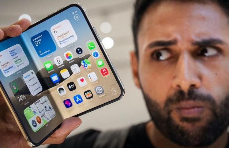 苹果这次把锅甩得挺利索。

iPhone Duo不支持微信双开，客服原话是“苹果