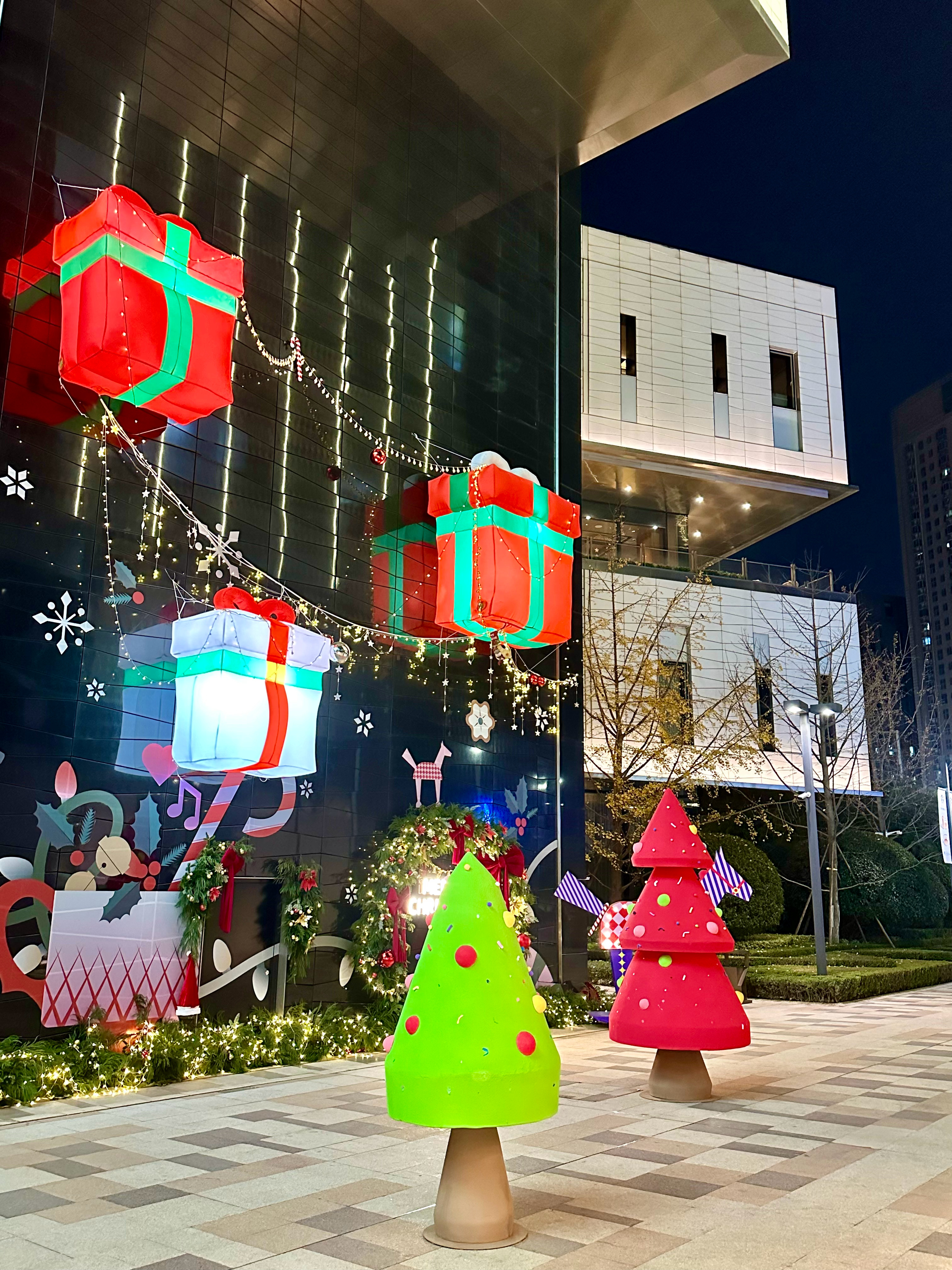 感觉今年的西安圣诞氛围比去年浓国外回来后西安就降温冷🥶的不行好久没吃火锅就惦记