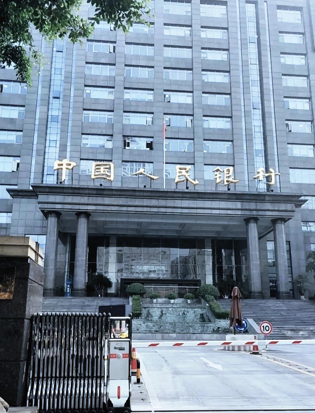 12月1日起，
银行取消“个人存取现金超5万元需登记资金来源/用途”的规定，
存